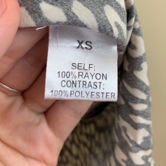 VICI asymmetrical hem tribal/animal v neck top - Picture 7 of 9